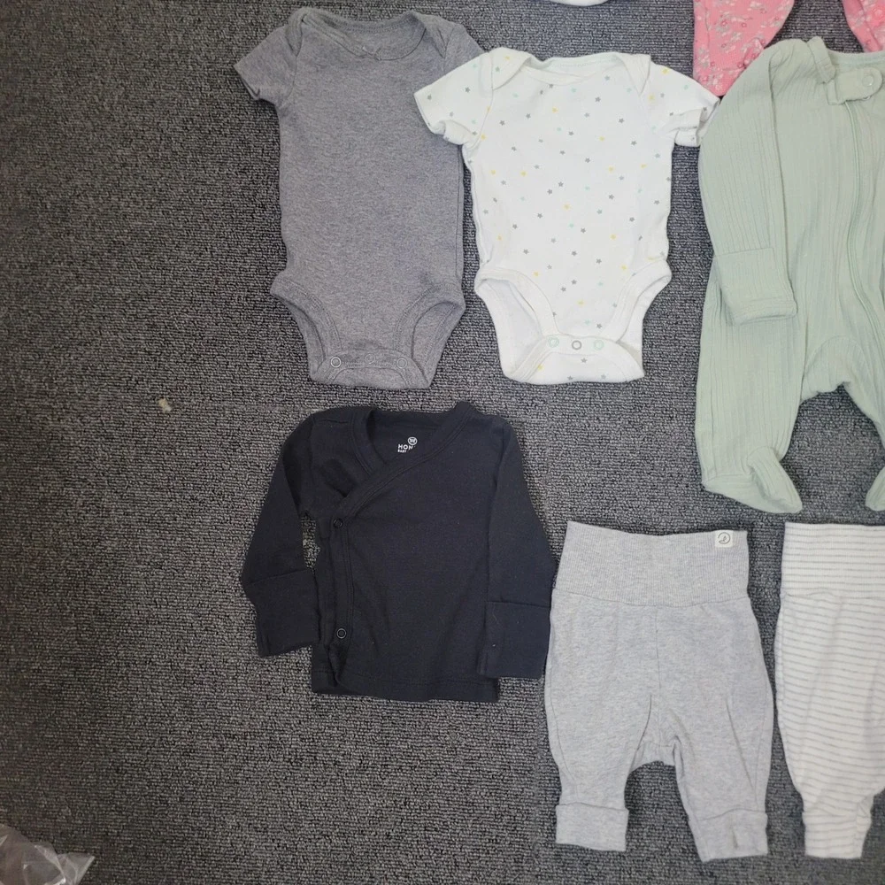 Mixed Brands Lot of 21 Size NB Clothing Bundle Bodysuits Pants 10 Pairs of Socks